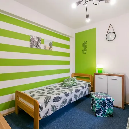 Goscinne Oliwia & Laura Ii 露米雅